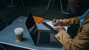 Lire la suite à propos de l’article Banque en ligne entrepreneur : pourquoi Qonto domine les classements ?