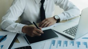 Lire la suite à propos de l’article Anthony Bourbon investit-il vraiment son propre argent dans blast club ?