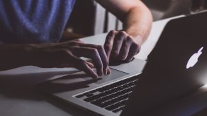 Lire la suite à propos de l’article Dropbox : tarifs, espace de stockage et qualité de synchronisation